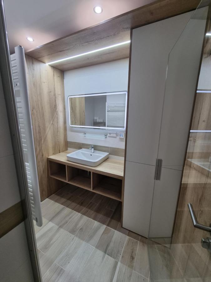 Apartman Nerudovka D 104, Finska Sauna, Garazove Stani Лоучна-под-Клиновцем Экстерьер фото